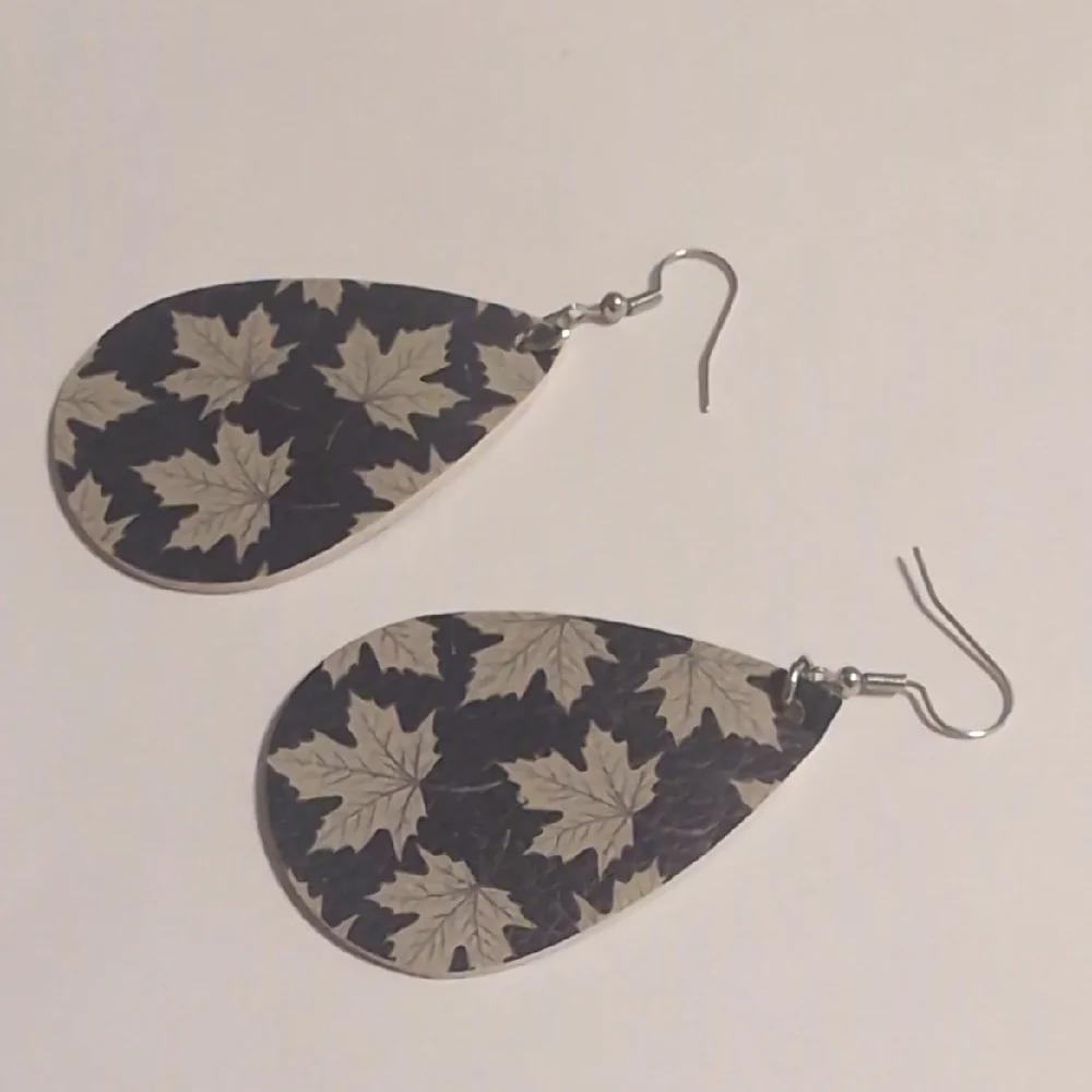 Elegant Black and White‎ Leaf Earrings